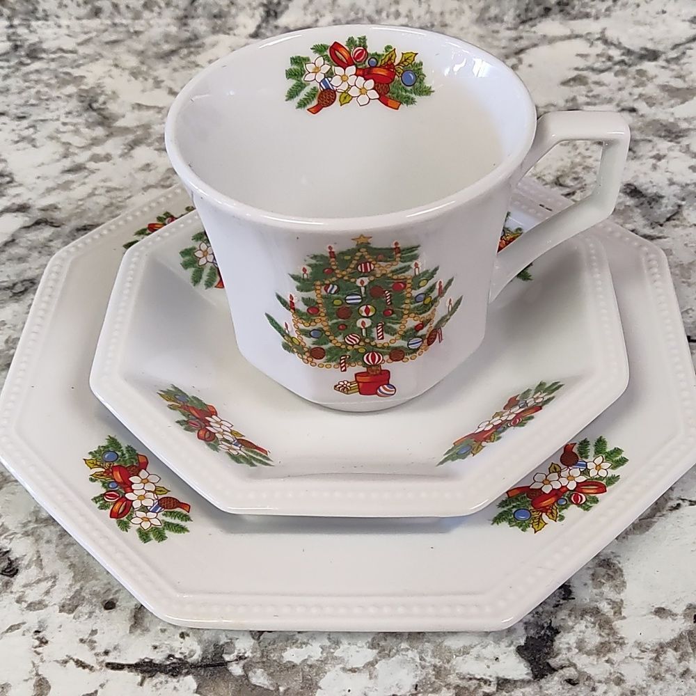 Vintage Discontinued Fairfield Peace On Earth 3 Piece Set
